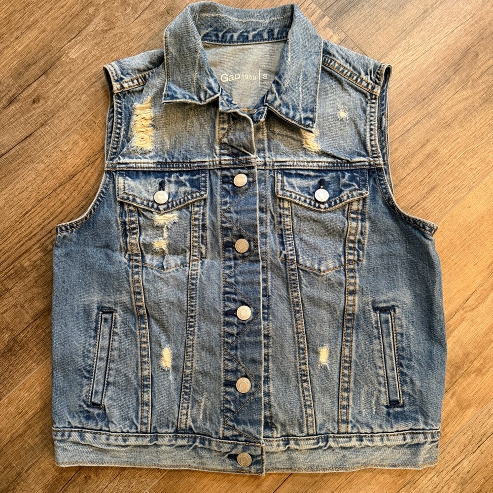 GAP Women's Small Denim Vest Distressed‎ Light 80s Vintage Inspired Retro Button